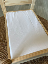 Afbeelding in Gallery-weergave laden, Wit matrasje voor het Ikea Duktig poppen bedje
